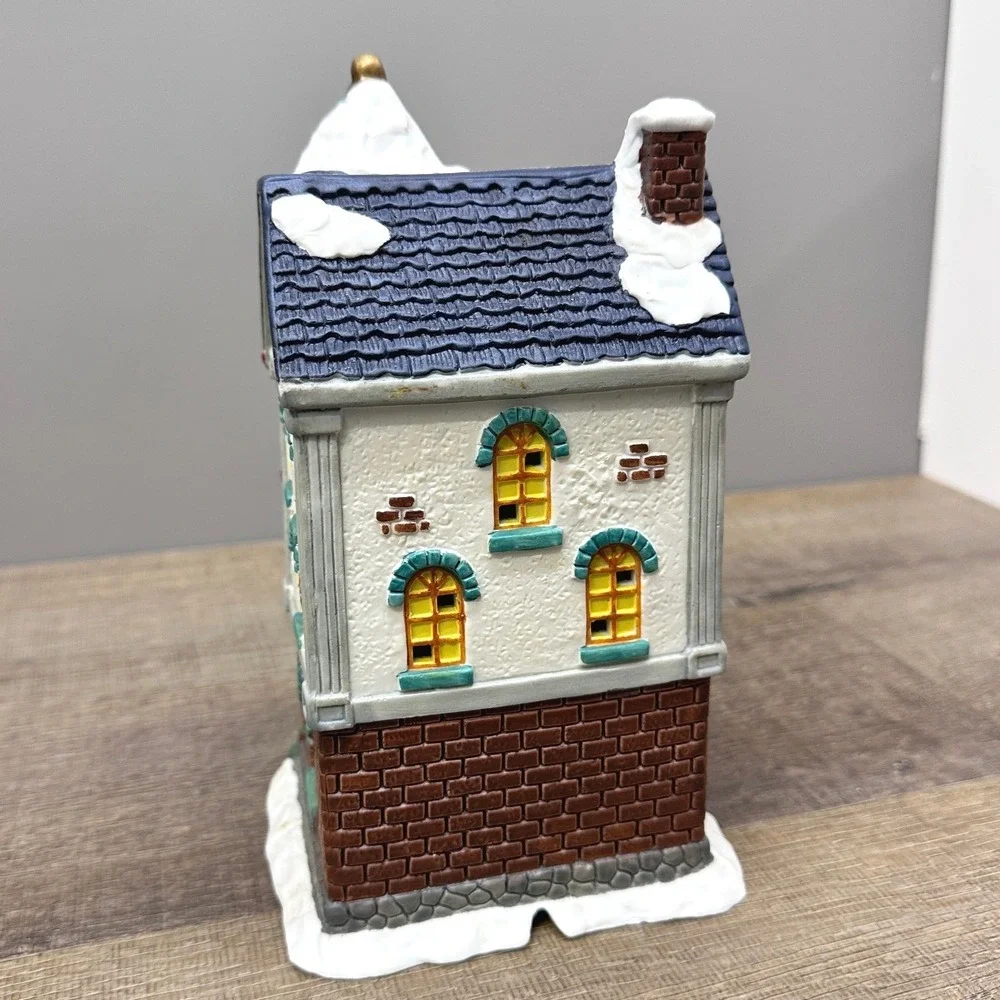 Winter Valley Cottages Porcelain Lighted House Bank Christmas Village